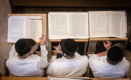 מתלבטים אם להישאר ערים בליל שבועות? אלו 7 ההבטחות למי שנשאר ער בלילה הזה