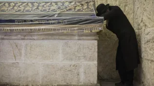 בערב חג שבועות: ספר התהילים תורגם לאוקראנית והוכנס לציונו של דוד המלך