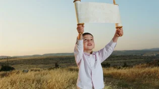 ילידי חודש סיוון נושאים כוח רוחני מיוחד, אך יחד עם זה גם ניסיון גדול
