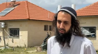 מרגש: הוא כמעט לא רואה, אבל נלחם כל יום כדי ללמוד תורה