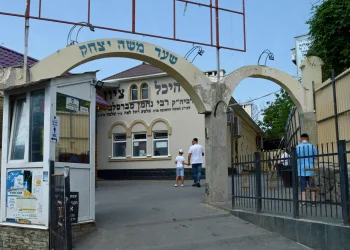 למרות המחסור בטיסות: אלפים חגגו את חג השבועות אצל רבי נחמן מברסלב למרות המחסור בטיסות: אלפים חגגו את חג השבועות אצל רבי נחמן מברסלב