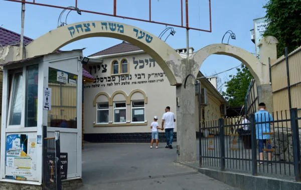 למרות המחסור בטיסות: אלפים חגגו את חג השבועות אצל רבי נחמן מברסלב