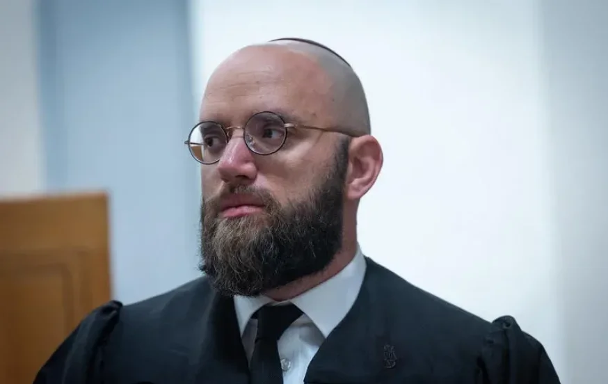 בג"ץ דן בסגירת גלי צה"ל: המדינה דורשת לשים סוף לתחנה פוליטית בתוך הצבא בג"ץ דן בסגירת גלי צה"ל: המדינה דורשת לשים סוף לתחנה פוליטית בתוך הצבא