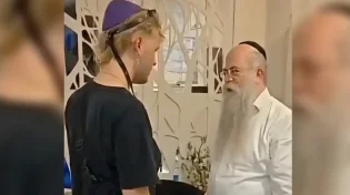 צפו בתיעוד: שיחה אקראית בבנגקוק חשפה סוד משפחתי שהוסתר שנים