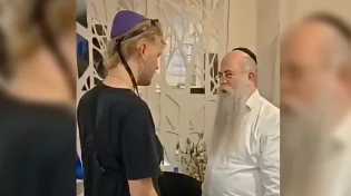 צפו בתיעוד: שיחה אקראית בבנגקוק חשפה סוד משפחתי שהוסתר שנים