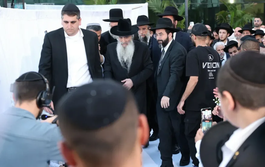 שמחת החתונה במשפחת אבוחצירא: רבנים ואישי ציבור לקחו חלק במאורע המרגש