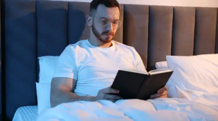 מתקשים להירדם? ההרגלים הקטנים שיכולים לשנות לכם את איכות השינה