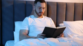 מתקשים להירדם? ההרגלים הקטנים שיכולים לשנות לכם את איכות השינה