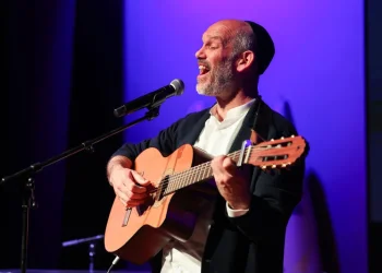 דאגה בעולם המוזיקה: יונתן רזאל מאושפז במצב קשה דאגה בעולם המוזיקה: יונתן רזאל מאושפז במצב קשה