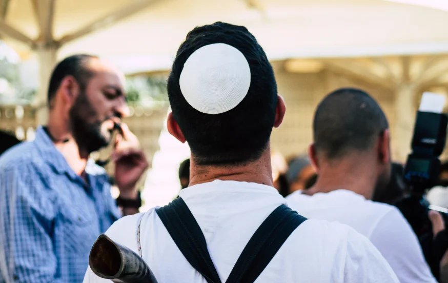 לא תפילין ולא תפילה: זו המצווה שמלווה אתכם תמיד לא תפילין ולא תפילה: זו המצווה שמלווה אתכם תמיד