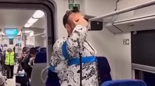 קידוש השם ברכבת ישראל: הניח תפילין מול כולם