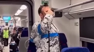 קידוש השם ברכבת ישראל: הניח תפילין מול כולם