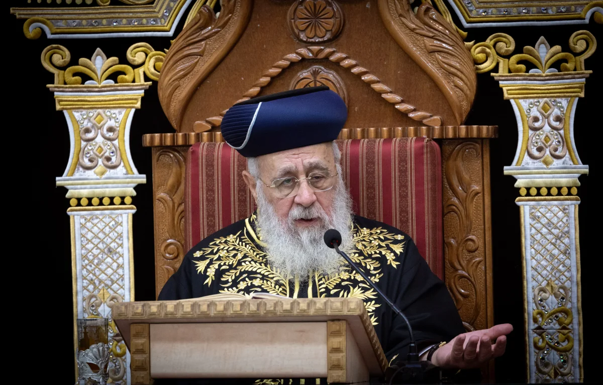 הרב יצחק יוסף מתייחס לאמונות טפלות כמו נעל הפוכה ומעבר מעל ילד