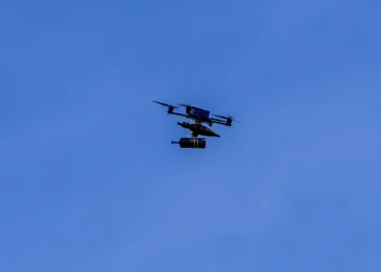 הותר לפרסום: רחפן נפץ של חיזבאללה פגע ברכב מפקד פיקוד הצפון 