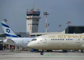 החלטה דרמטית: למרות המתיחות הביטחונית, נתב"ג נשאר פתוח החלטה דרמטית: למרות המתיחות הביטחונית, נתב"ג נשאר פתוח