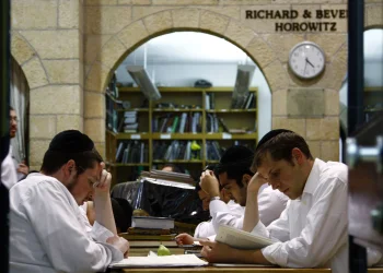 חוק יסוד לימוד תורה עולה להצבעה: נתניהו פועל לגייס רוב חוק יסוד לימוד תורה עולה להצבעה: נתניהו פועל לגייס רוב