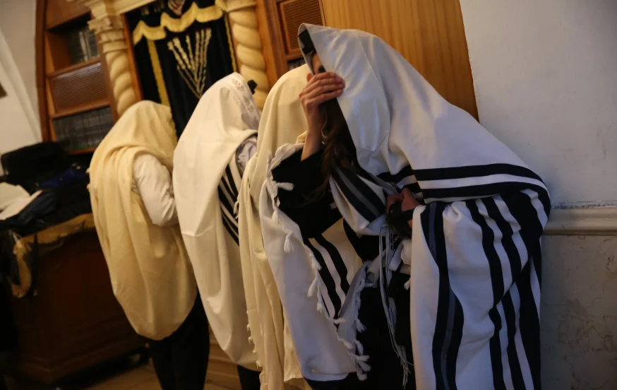 הרגע המרגש שהפך את "שמע ישראל" לסמל האמונה היהודית הרגע המרגש שהפך את "שמע ישראל" לסמל האמונה היהודית