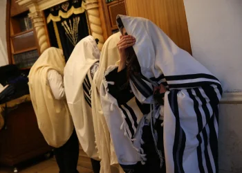 הרגע המרגש שהפך את "שמע ישראל" לסמל האמונה היהודית הרגע המרגש שהפך את "שמע ישראל" לסמל האמונה היהודית
