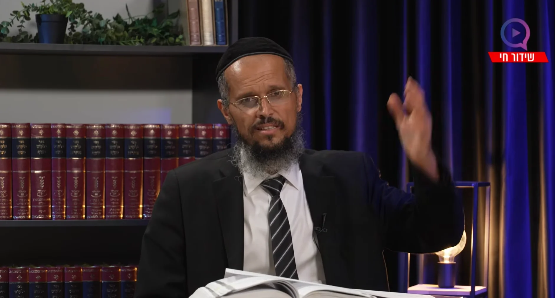 הבבא סאלי העיד: "הוא מחזיק את כל העולם" | הרב יהודה סעדיה