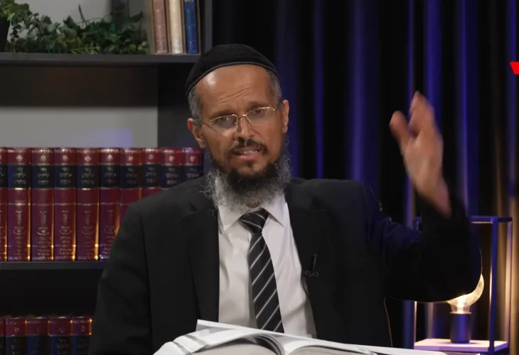 הבבא סאלי העיד: "הוא מחזיק את כל העולם" | הרב יהודה סעדיה