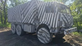 רוסיה הפכה את המשאיות לזברות: האם זה באמת יכול לעצור את הרחפנים?