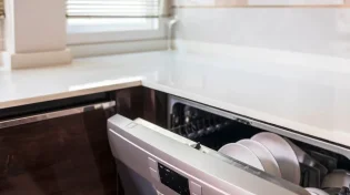 מפעילים מדיח במוצ"ש? אלה הנתונים שמגלים אם הכלים שלכם באמת יוצאים מבריקים