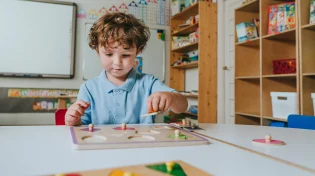 מה עדיף לתינוק: מטפלת בבית או מעון? הנה מה שמצאו החוקרים