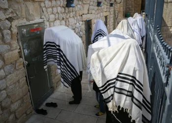בזמן ברכת כהנים: הסגולה העתיקה להצלחה שרבים לא מכירים בזמן ברכת כהנים: הסגולה העתיקה להצלחה שרבים לא מכירים