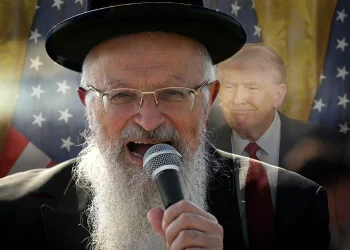 הרב שמואל אליהו לטראמפ: "עם ישראל החזיק מעמד 2,000 שנה בלעדיך וימשיך גם אחריך" הרב שמואל אליהו לטראמפ: "עם ישראל החזיק מעמד 2,000 שנה בלעדיך וימשיך גם אחריך"