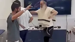 תיעוד מדהים: איבד את שתי רגליו ורוקד עם אמונה!