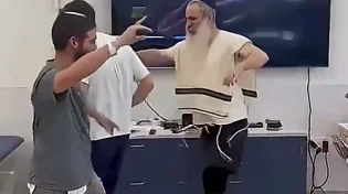 תיעוד מדהים: איבד את שתי רגליו ורוקד עם אמונה!