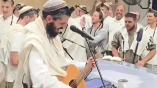 תיעוד: תפילת ראש חודש במערת המכפלה סחפה מאות מתפללים
