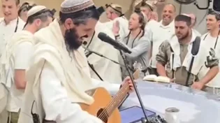 תיעוד: תפילת ראש חודש במערת המכפלה סחפה מאות מתפללים