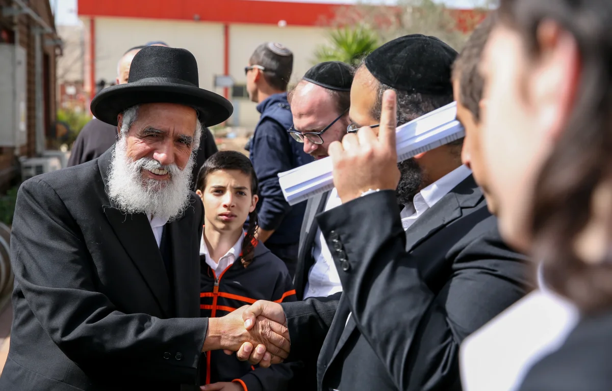 "גזרו לי את הפאות שלוש פעמים": הגאון הרב מחפוד חושף זיכרונות מטלטלים "גזרו לי את הפאות שלוש פעמים": הגאון הרב מחפוד חושף זיכרונות מטלטלים