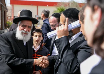 "גזרו לי את הפאות שלוש פעמים": הגאון הרב מחפוד חושף זיכרונות מטלטלים "גזרו לי את הפאות שלוש פעמים": הגאון הרב מחפוד חושף זיכרונות מטלטלים