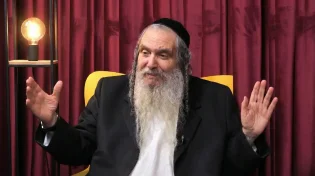 הרב שלום ארוש: "פעם רק הצדיקים ידעו, היום כל אחד מקבל את המידע בזמן אמת"
