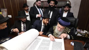מעמד מרגש בראשות הראשל"צ: עשרות אברכים הוסמכו להוראה בדיני סת"ם