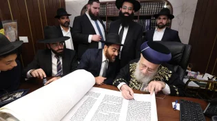מעמד מרגש בראשות הראשל"צ: עשרות אברכים הוסמכו להוראה בדיני סת"ם