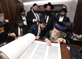 מעמד מרגש בראשות הראשל"צ: עשרות אברכים הוסמכו להוראה בדיני סת"ם מעמד מרגש בראשות הראשל"צ: עשרות אברכים הוסמכו להוראה בדיני סת"ם