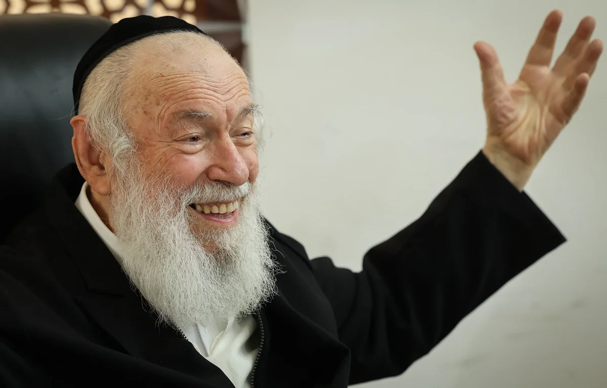 הרב יצחק זילברשטיין על מעצר בני הישיבות: "אין לך זכות גדולה מזו" הרב יצחק זילברשטיין על מעצר בני הישיבות: "אין לך זכות גדולה מזו"