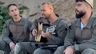 רגע לפני שבת: לוחמי צה"ל פורצים בשירה מרגשת