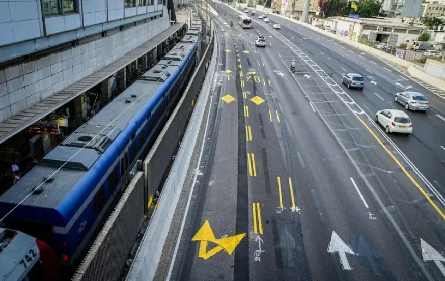מהפכה בכבישים? כך משרד התחבורה מתכנן לעצור את הנהגים שמנצלים את הנתיב המהיר מהפכה בכבישים? כך משרד התחבורה מתכנן לעצור את הנהגים שמנצלים את הנתיב המהיר