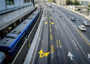 מהפכה בכבישים? כך משרד התחבורה מתכנן לעצור את הנהגים שמנצלים את הנתיב המהיר