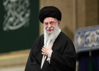 בצל החיסול: איראן שוקלת צעד חריג בהלוויית חמינאי