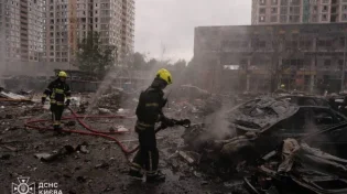 רגע לפני הפסגה: מתקפת הטילים הקטלנית על קייב גבתה לפחות תשעה הרוגים