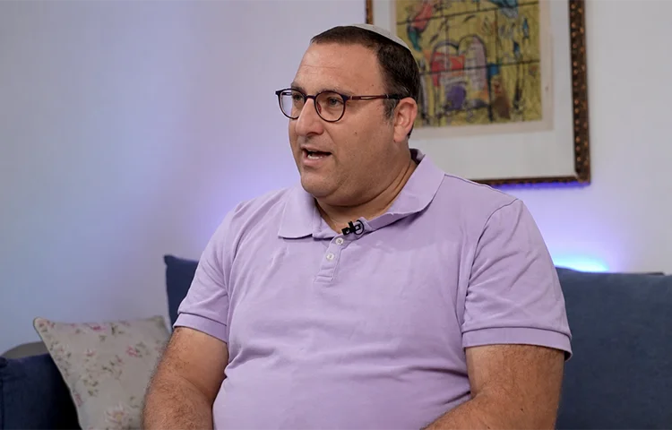 איבד את אשתו ובתו בתאונה הקטלנית, ובחר לחיות באמונה | סיפורו המטלטל של אפרים רימל