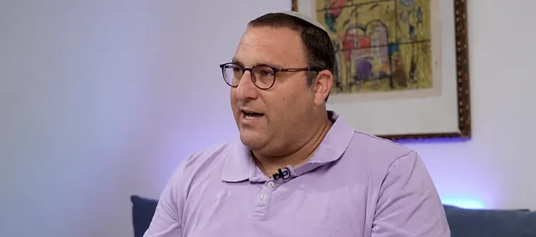 איבד את אשתו ובתו בתאונה הקטלנית, ובחר לחיות באמונה | סיפורו המטלטל של אפרים רימל
