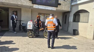 דרמה בקרית מלאכי: מתפלל התמוטט במהלך התפילה וחזר לחיים לאחר שוק חשמלי