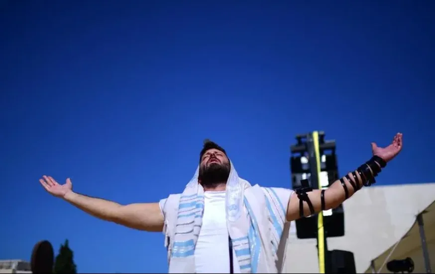 לראשונה בישראל: כל בתי הספר הממלכתיים יחויבו לאפשר הנחת תפילין לראשונה בישראל: כל בתי הספר הממלכתיים יחויבו לאפשר הנחת תפילין