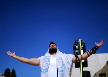 לראשונה בישראל: כל בתי הספר הממלכתיים יחויבו לאפשר הנחת תפילין לראשונה בישראל: כל בתי הספר הממלכתיים יחויבו לאפשר הנחת תפילין